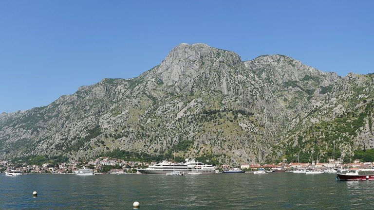 Boka kotorska, ilustracija uz tekst o kotorskim klanovima