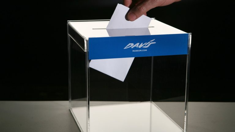 Preliminarni rezultati izbora: Bećirović, Filipović i Cvijanović vode, CIK rezultate potvrđuje do 3. novembra Glasačka kutija na biračkom mjestu